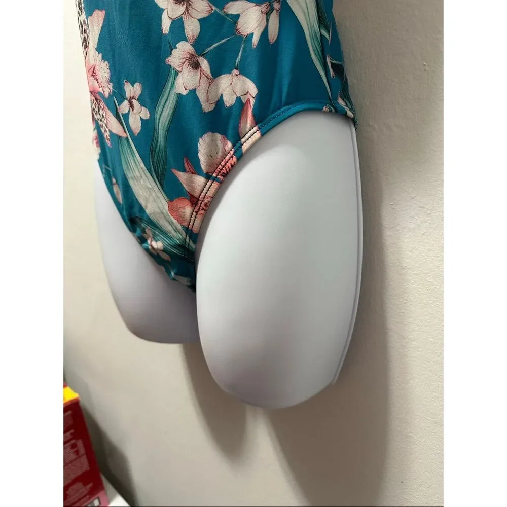 La Blanca One Piece Swimsuit Size 6 Pink Blue Keyhole Low Cut High Hip Designer